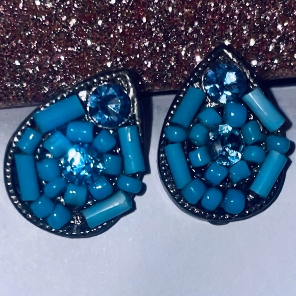 Turquoise Teardrop Beaded Earrings Native Beadwork - Picture 4 of 5
